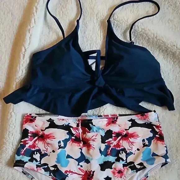 Beachsissi Bathing Suit - Picture 3 of 5